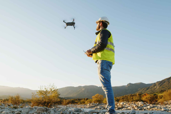 Inspección industrial con drones · Topógrafos Servicios Topográficos y Geomáticos Torres de Segre